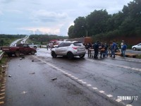 Dois veículos colidem na no Km 42 no Paraguai