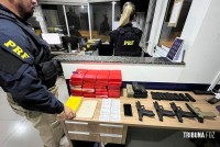 PRF apreende armas e cocaína em veículo que seguia para Londrina