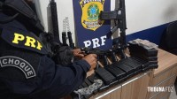 PRF prende condutor que transportava fuzil, pistolas e drogas em Céu Azul