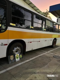 PF e BPFRON apreendem ônibus escolar carregado com caixas de cigarros contrabandeados em Missal