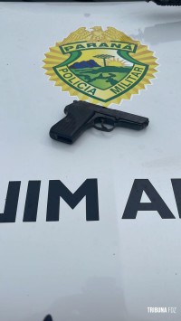 Policia Militar prende suspeito com pistola após disparos em via pública