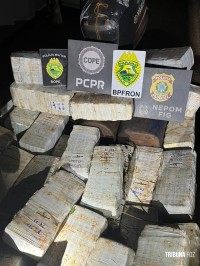 PF, PM e PC apreendem embarcação carregada com 1.006 Kg de maconha em Santa Helena