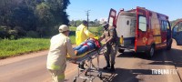 Passageira de moto é socorrida pelo Siate após colisão traseira na Av. das Cataratas