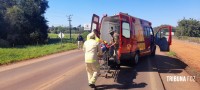 Passageira de moto é socorrida pelo Siate após colisão traseira na Av. das Cataratas