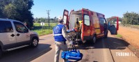 Passageira de moto é socorrida pelo Siate após colisão traseira na Av. das Cataratas