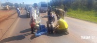 Passageira de moto é socorrida pelo Siate após colisão traseira na Av. das Cataratas