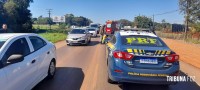 Passageira de moto é socorrida pelo Siate após colisão traseira na Av. das Cataratas