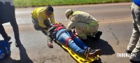 Passageira de moto é socorrida pelo Siate após colisão traseira na Av. das Cataratas