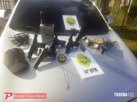 PM e DENARC apreendem armas, munições e bloqueadores de sinal em Santa Terezinha de Itaipu