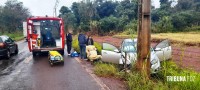 Siate socorre passageira de veículo após colisão contra anteparo na Rua Maria Bubiak