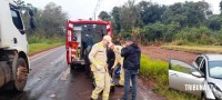 Siate socorre passageira de veículo após colisão contra anteparo na Rua Maria Bubiak