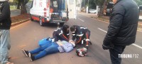 Óleo na pista provoca queda de motocicleta no inicio da Av. Paraná