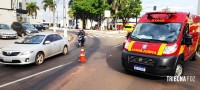 Óleo na pista provoca queda de motocicleta no inicio da Av. Paraná