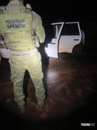 BPFRON e PF apreendem carro com cigarros contrabandeados em Santa Helena