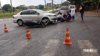 Motociclista é socorrida pelo Siate após colisão no final da Av. Javier Koelbel