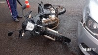 Motociclista é socorrida pelo Siate após colisão no final da Av. Javier Koelbel