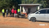 Policia Nacional do Paraguai prende quatro pessoas que transportavam um motocicleta furtada