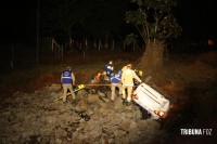 Taxista sai da pista e capota na Av. das Cataratas durante perseguição policial