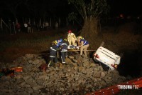 Taxista sai da pista e capota na Av. das Cataratas durante perseguição policial