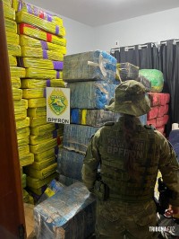 BPFRON e PF apreendem quase 4 toneladas de maconha em Pato Bragado