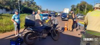 Motociclista é socorrida pelo Siate após colisão na Avenida das Cataratas