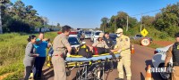 Motociclista é socorrida pelo Siate após colisão na Avenida das Cataratas