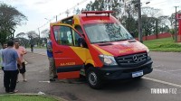 Ciclista e motociclista são socorrido pelo Siate na Av. Tancredo Neves