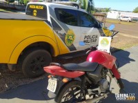 Polícia Militar realiza abordagem em quiosque e recupera moto furtada em Serranópolis do Iguaçu