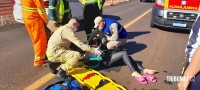 Motociclista é socorrida pelo Siate após colisão traseira na Av. das Cataratas