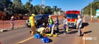 Motociclista é socorrida pelo Siate após colisão traseira na Av. das Cataratas