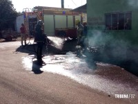 Bombeiros são acionados após motocicleta pegar fogo no Porto Meira