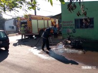 Bombeiros são acionados após motocicleta pegar fogo no Porto Meira