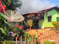 Homem esfaqueia mulher, coloca fogo no carro, na casa e é encontrado morto nos fundos da residência em Santa Helena