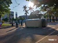 Colisão seguido de tombamento é registrado no centro de Marechal Cândido Rondon