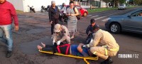 Motociclista é socorrido pelo Siate após colidir com caminhão no Campos do Iguaçu