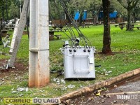 Prainha de Santa Helena: Transformador caído, rede elétrica no chão e muitas árvores são quebradas e arrancadas após temporal