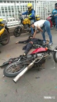 Um motociclista morto e outro ferido após colisão de duas motos em cima da Ponte da Amizade