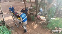 Homem é socorrido pelo Siate após levar um tiro no pé na Favela do Monsenhor