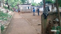 Homem é socorrido pelo Siate após levar um tiro no pé na Favela do Monsenhor