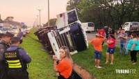 Caminhão tomba após abalroar ônibus no Km 7, em Ciudad Del Este