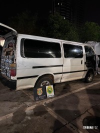 PF e BPFRON apreendem van com mais de 200 caixas de bebidas descaminhadas em Foz do Iguaçu