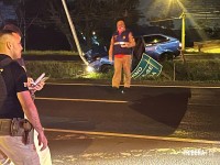Siate socorre condutor após colidir veículo contra poste de iluminação na BR-277