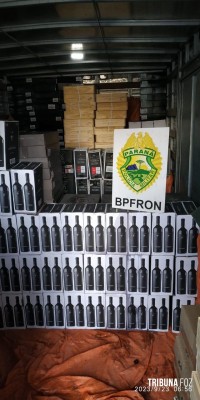 BPFRON apreende caminhão carregado com mais de 3000 garrafas de vinhos contrabandeadas em Barracão