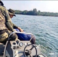 PM resgate quatro pessoas que estavam à deriva no Lago de Itaipu após naufrágio de embarcação