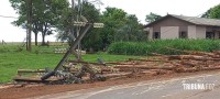 Carreta tomba após acidente na curva da prainha de Missal