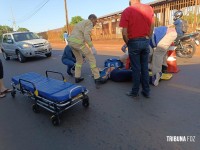 Motociclista é socorrida pelo Siate após colisão no Bairro Três Lagoas