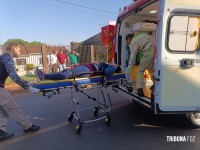 Motociclista é socorrida pelo Siate após colisão no Bairro Três Lagoas