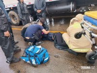 Siate socorre motociclista após acidente com uma carreta em cima da Ponte da Amizade