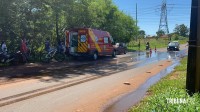 Motociclista é socorrida pelo Siate após queda de moto no Bairro Três Lagoas