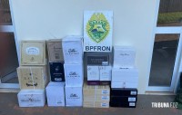 BPFRON apreende veículo carregado com 26 caixas de vinhos argentinos em Santo Antônio do Sudoeste